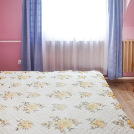 Apartment Three-bedroom In Balatonfenyves